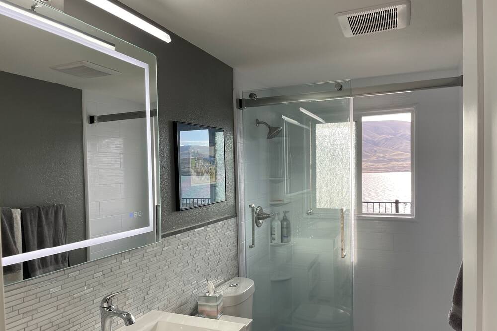 Photo of Bathroom in Desert Aire