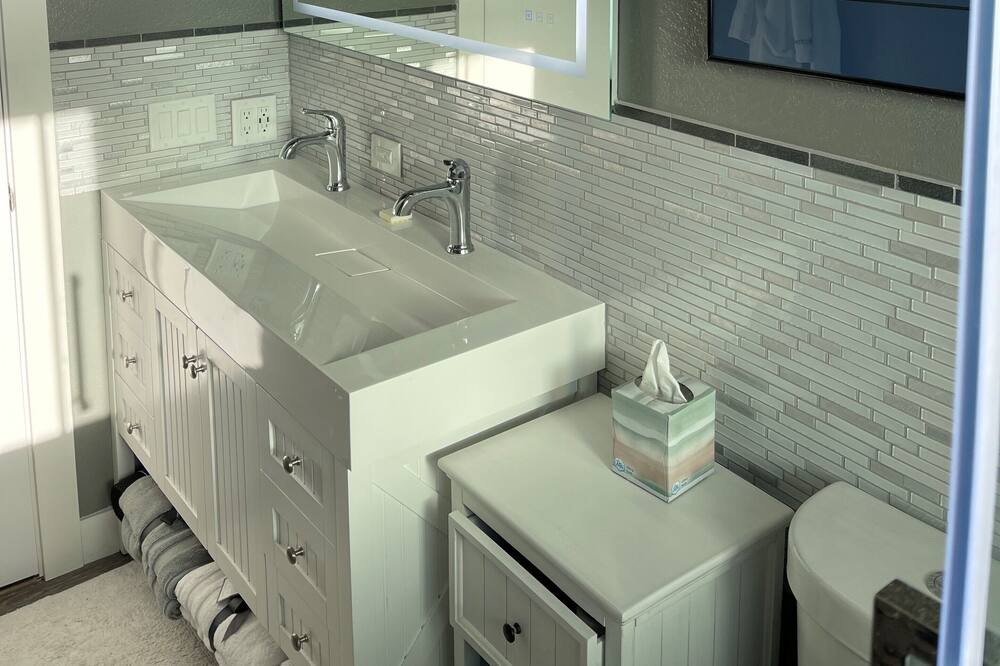 Photo of Bathroom in Desert Aire