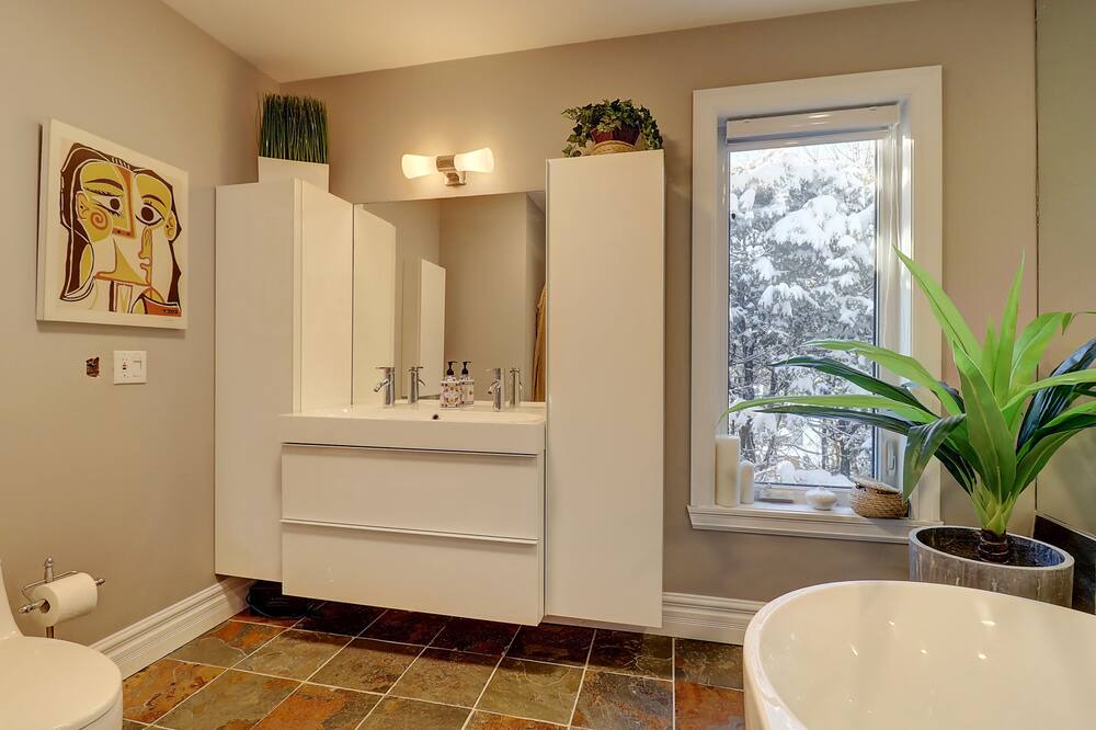 Photo of Bathroom in Dunham