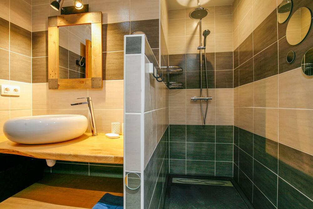 Photo of Bathroom in Aubeterre-sur-Dronne