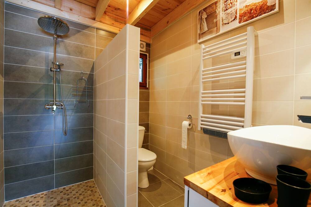 Photo of Bathroom in Aubeterre-sur-Dronne