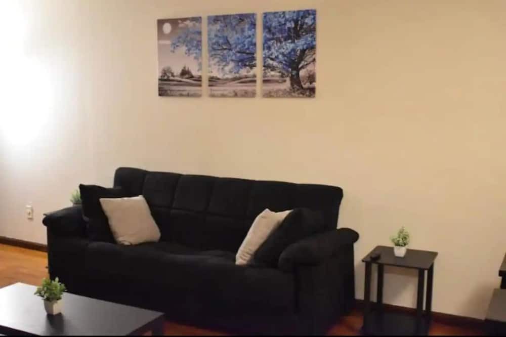 Photo of Livingroom in Hasbrouck Heights