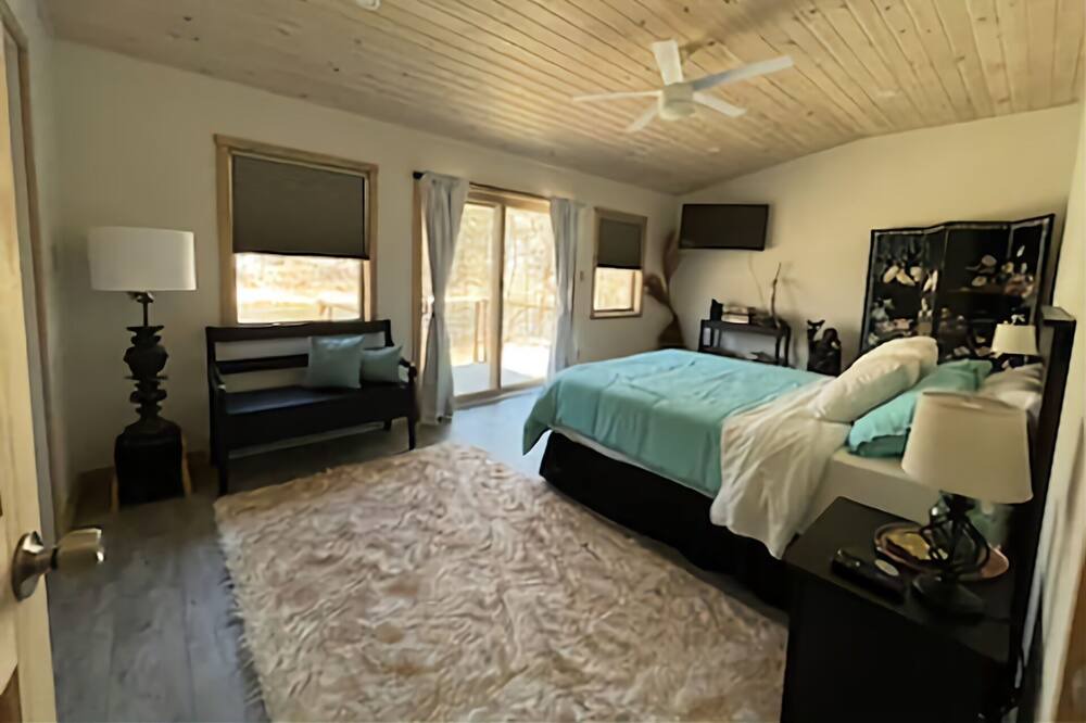 Photo of Bedroom in Roscoe