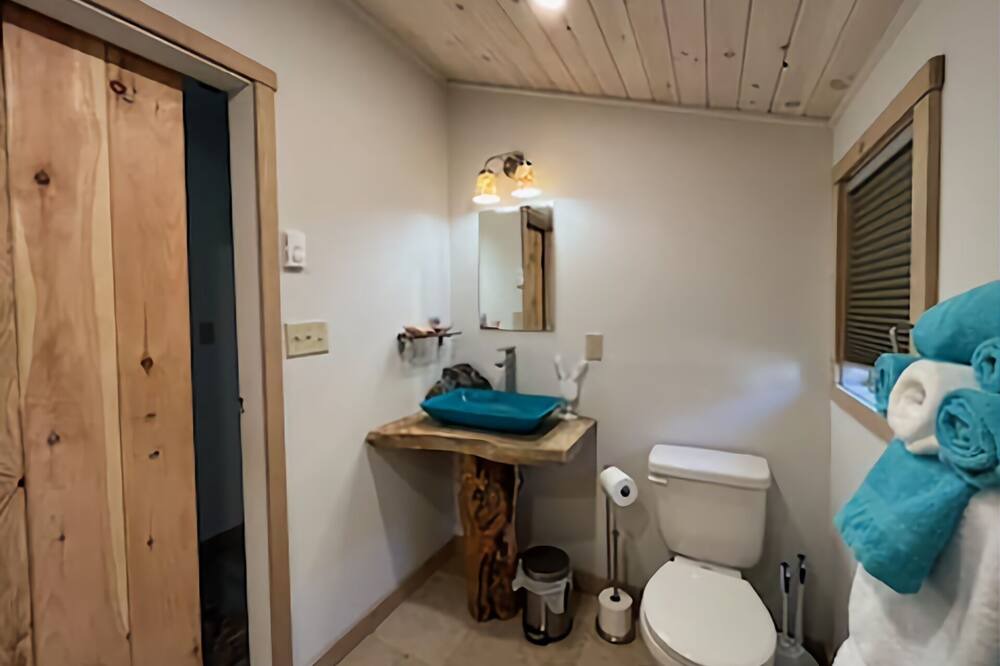 Photo of Bathroom in Roscoe