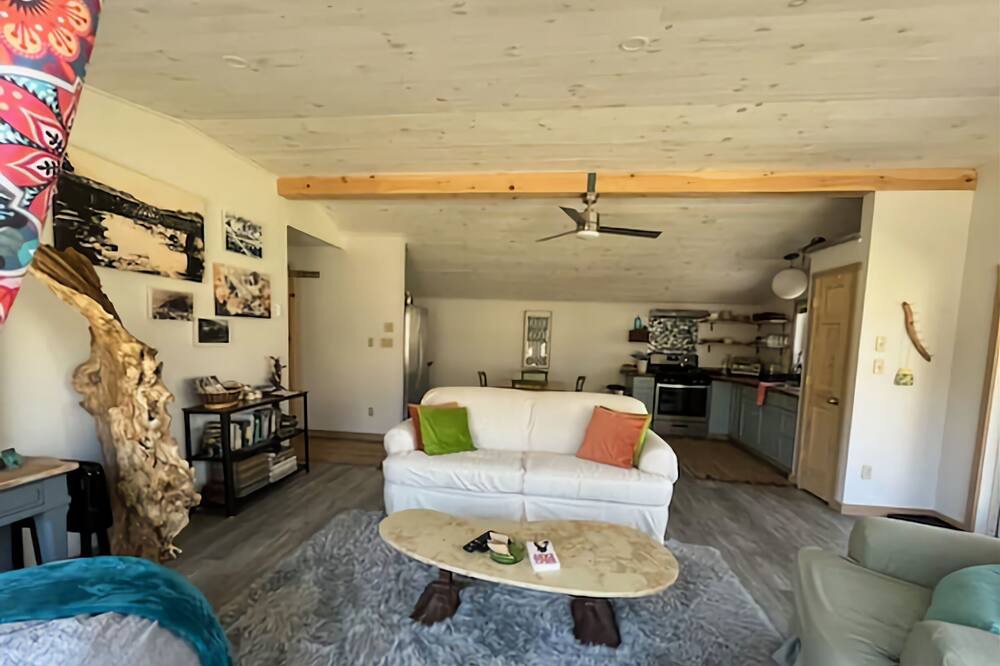 Photo of Livingroom in Roscoe