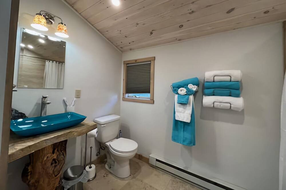 Photo of Bathroom in Roscoe