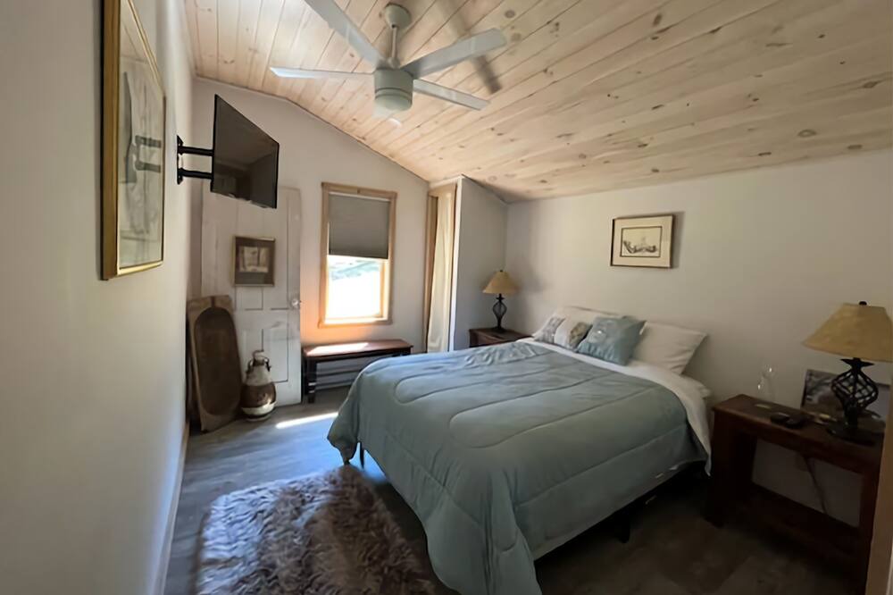 Photo of Bedroom in Roscoe