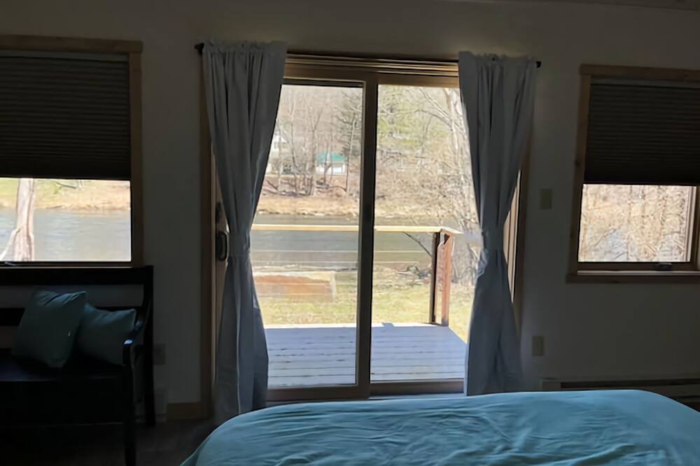 Photo of Bedroom in Roscoe