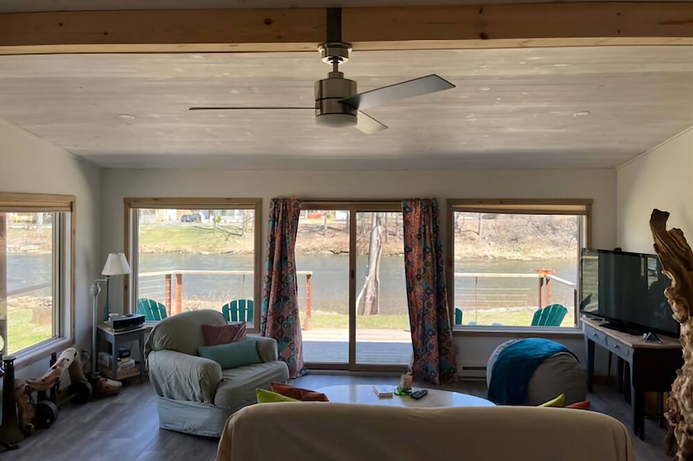 Photo of Bedroom in Roscoe