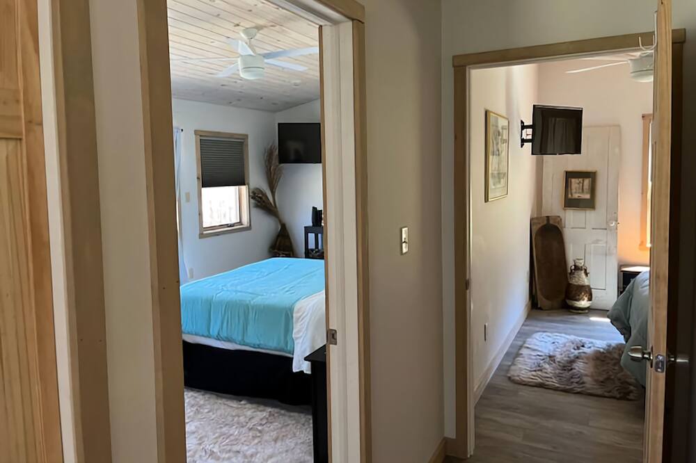 Photo of Bedroom in Roscoe