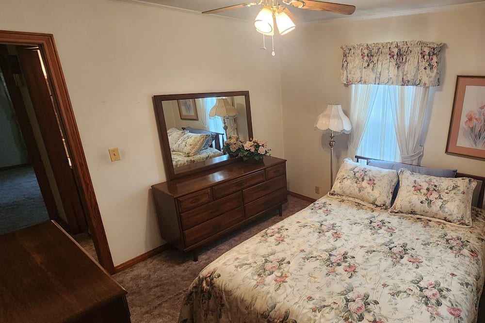 Photo of Bedroom in Dunklin County