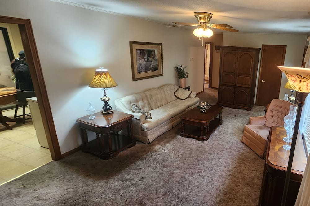 Photo of Bedroom in Dunklin County