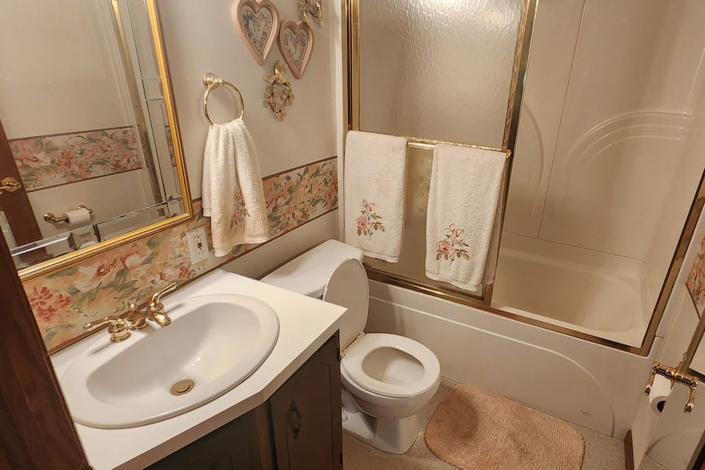 Photo of Bathroom in Dunklin County