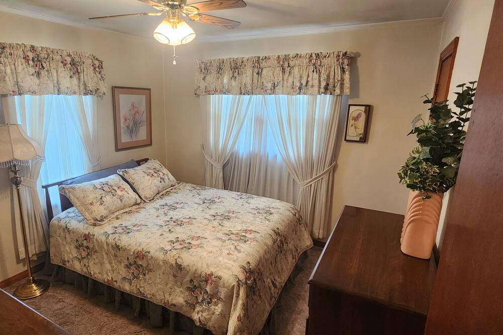 Photo of Bedroom in Dunklin County