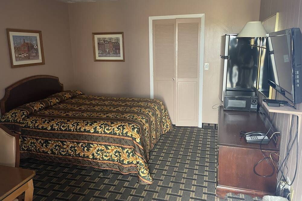 Photo of Bedroom in New Baltimore