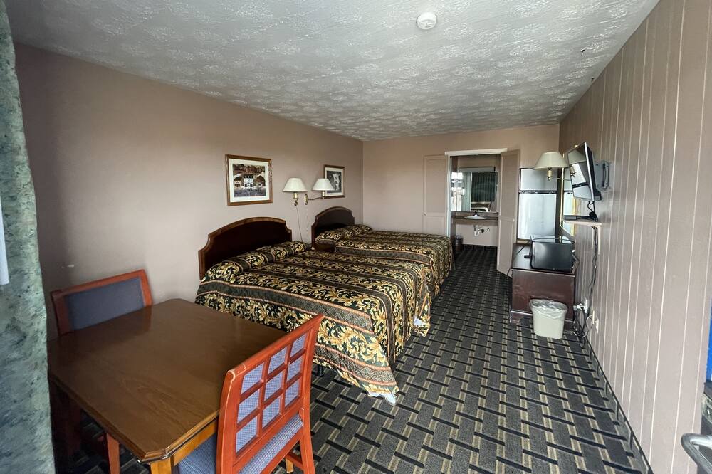 Photo of Bedroom in New Baltimore