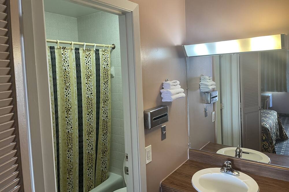 Photo of Bathroom in New Baltimore