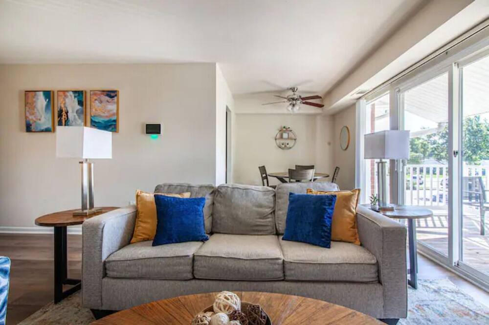 Photo of Livingroom in Odenton