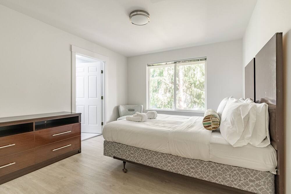 Photo of Bedroom in Haller Lake