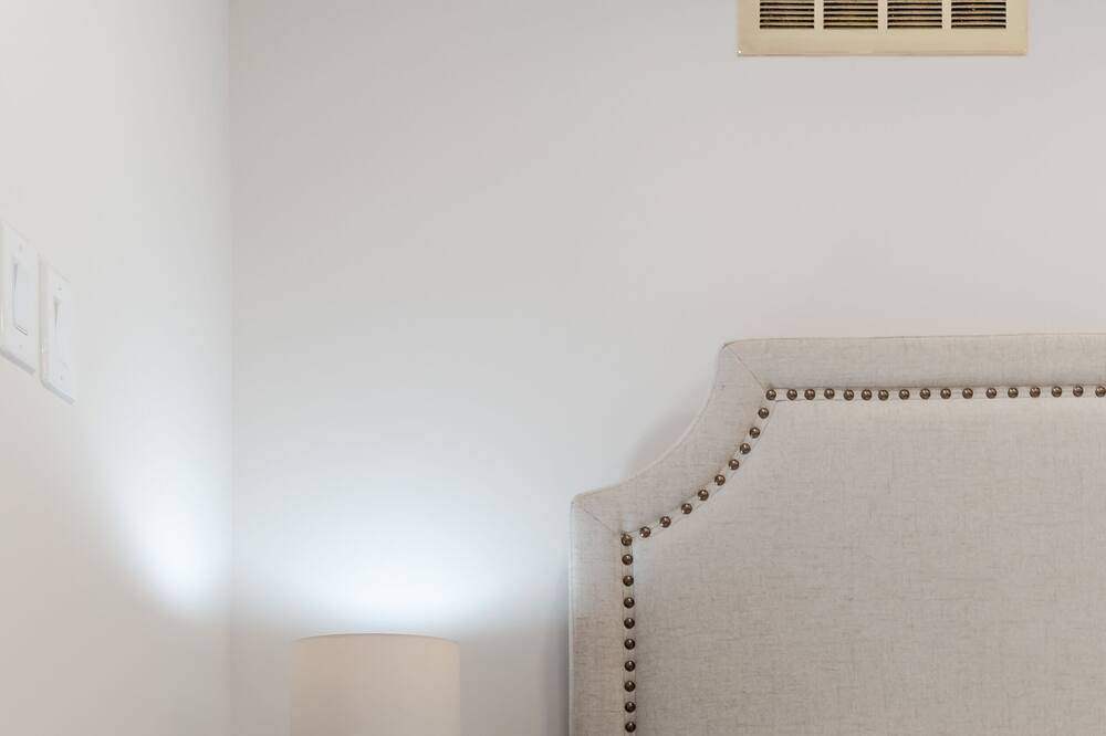 Photo of Bedroom in Mono