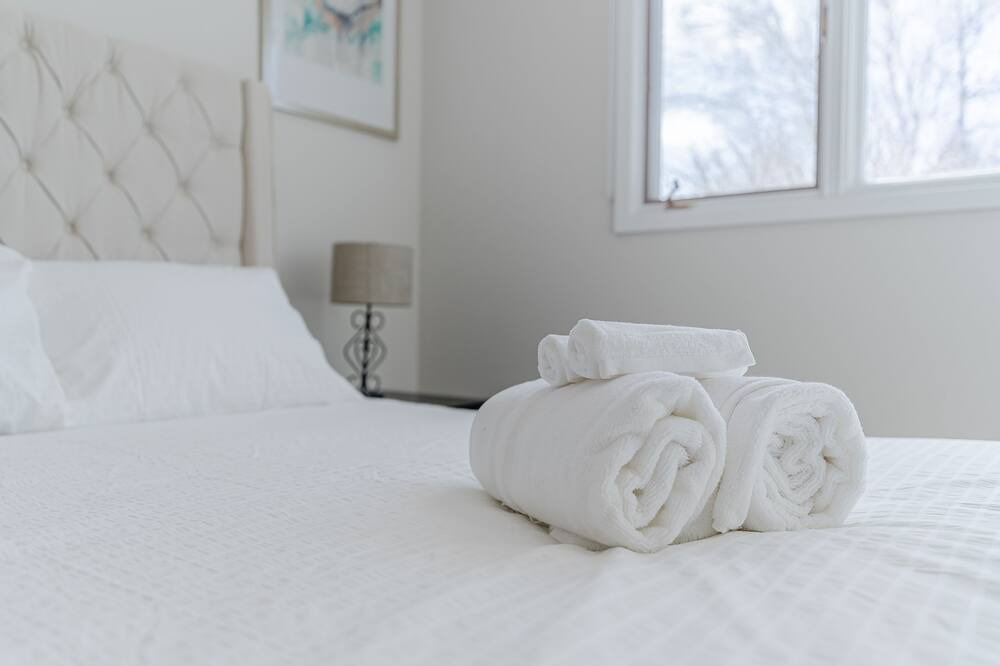 Photo of Bedroom in Mono