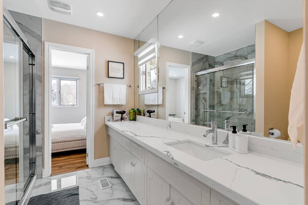 Photo of Bathroom in Mono