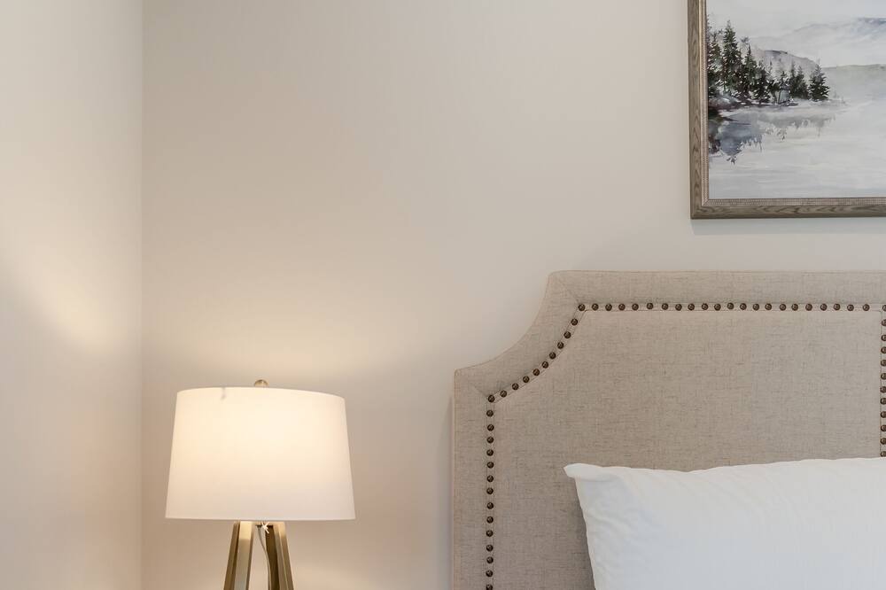 Photo of Bedroom in Mono