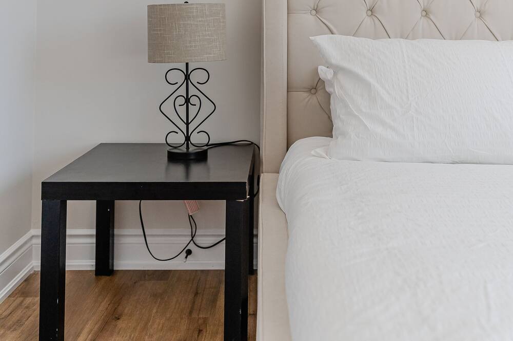 Photo of Bedroom in Mono