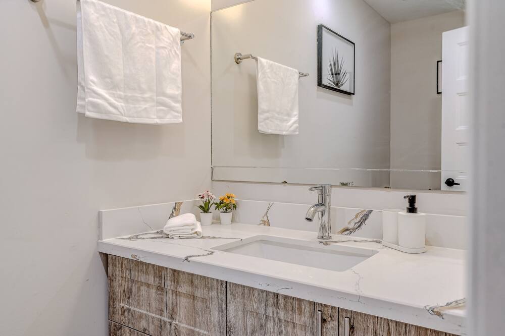 Photo of Bathroom in Mono