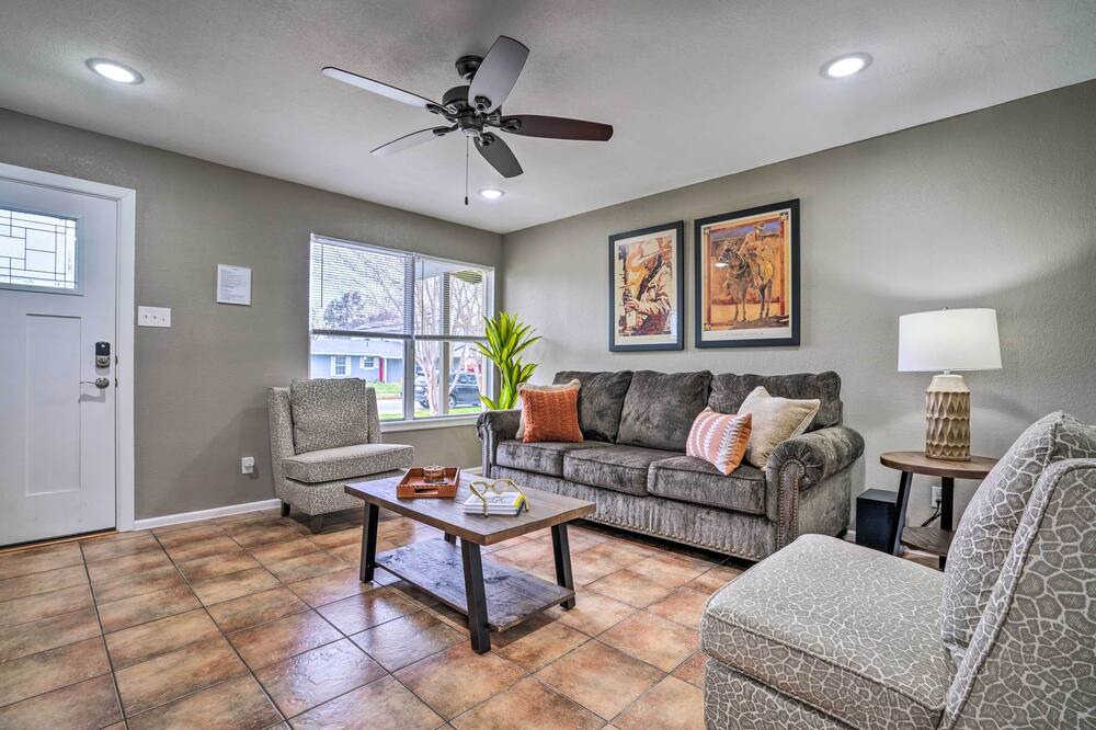 Photo of Livingroom in North San Antonio - SAT