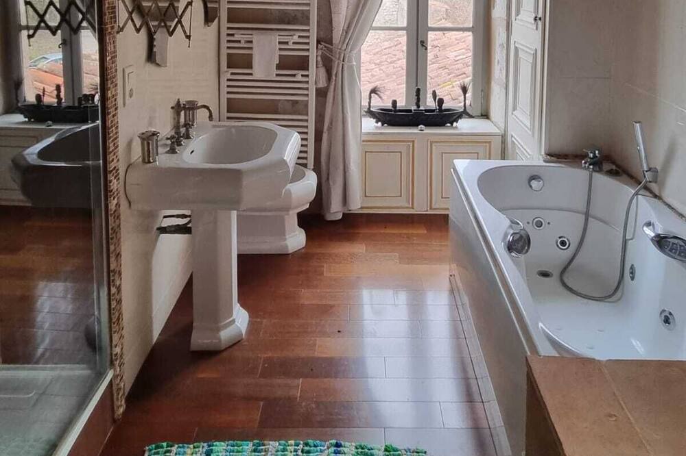 Photo of Bathroom in Leguillac-de-l'Auche