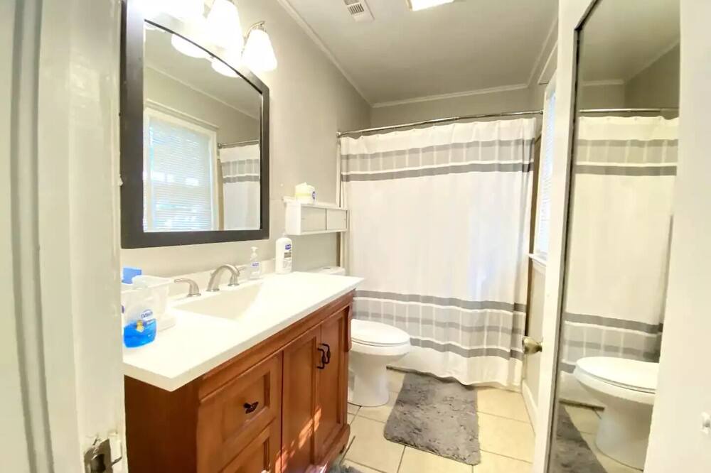 Photo of Bathroom in Hattiesburg