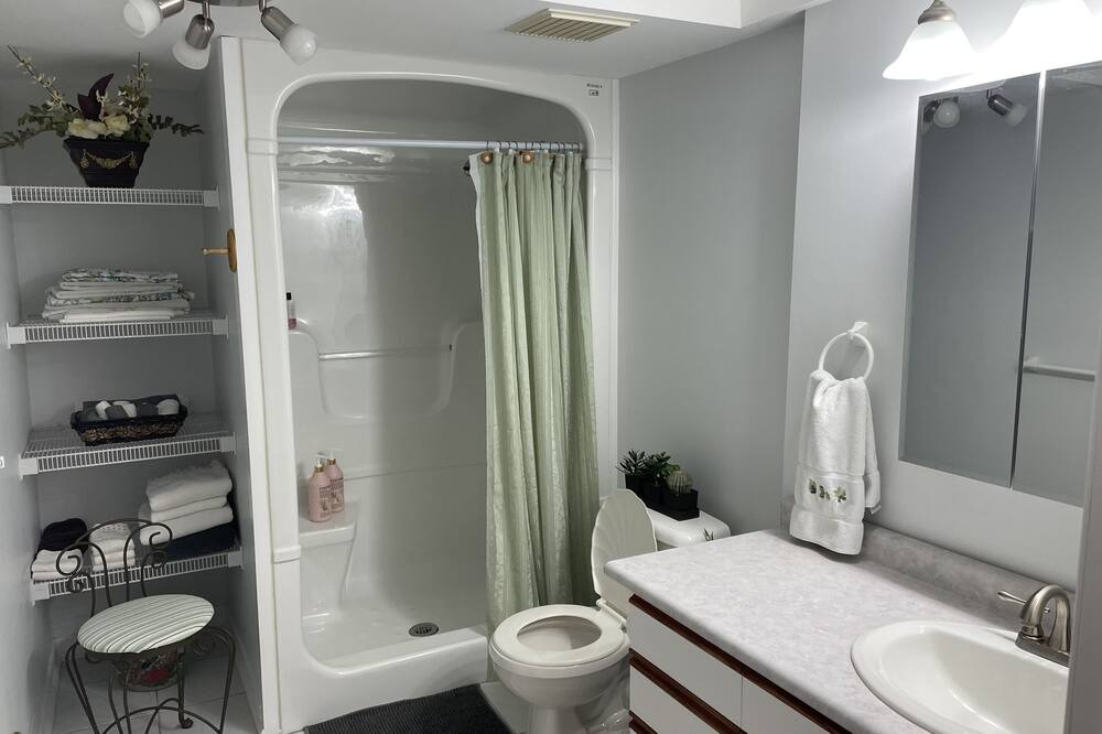 Photo of Bathroom in Byron