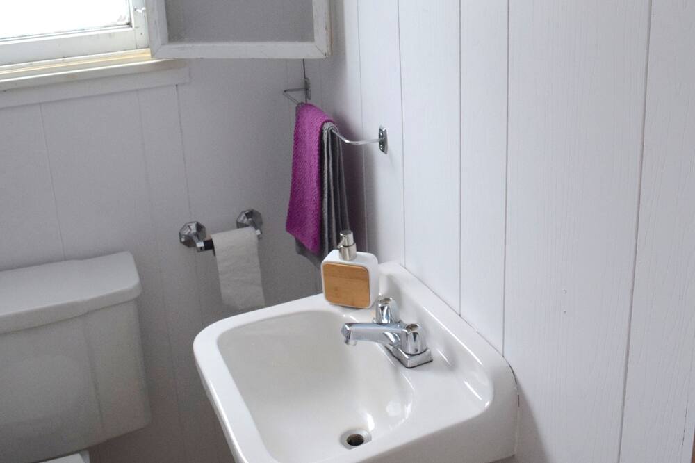 Photo of Bathroom in Notre-Dame-des-Neiges