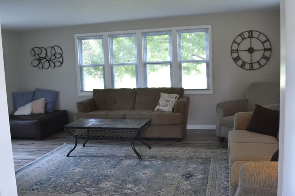 Photo of Livingroom in Palmyra