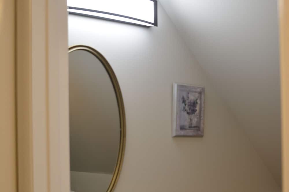 Photo of Bathroom in Palmyra