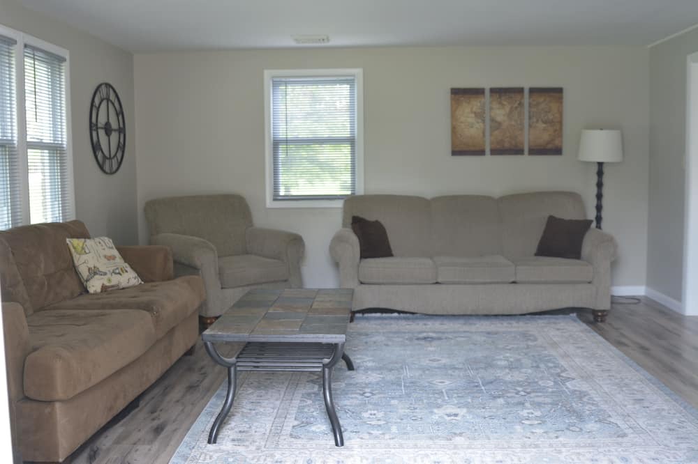 Photo of Livingroom in Palmyra