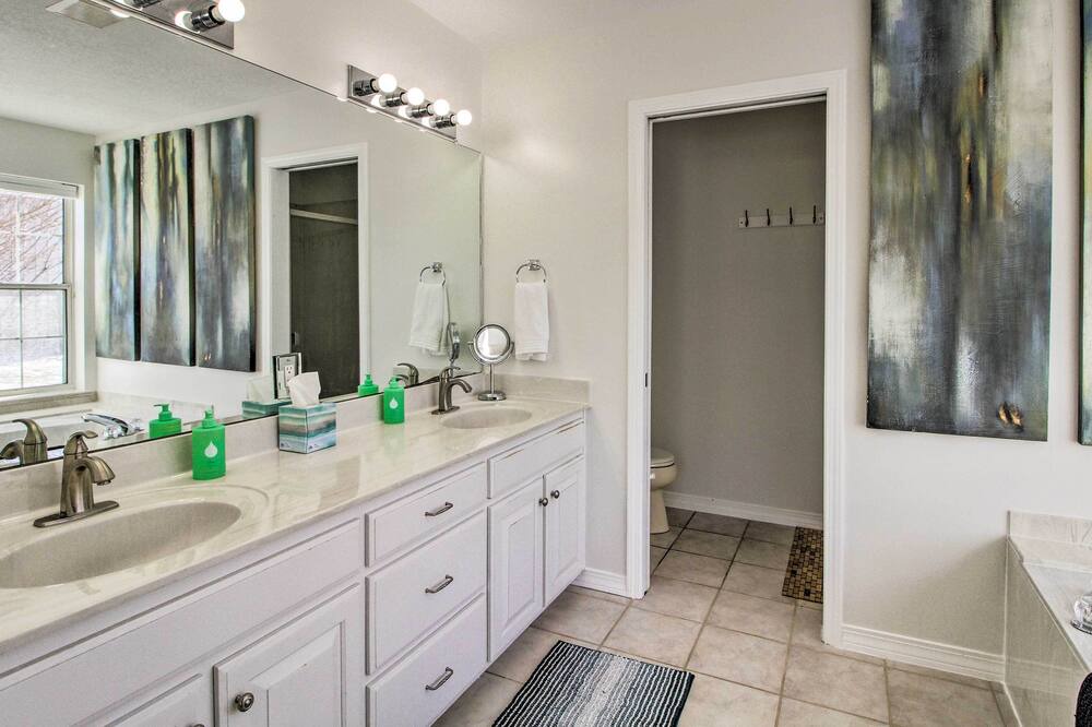 Photo of Bathroom in Edgewood