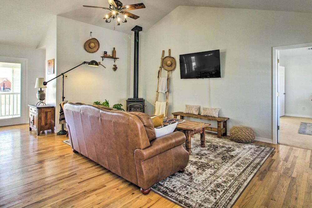 Photo of Livingroom in Edgewood