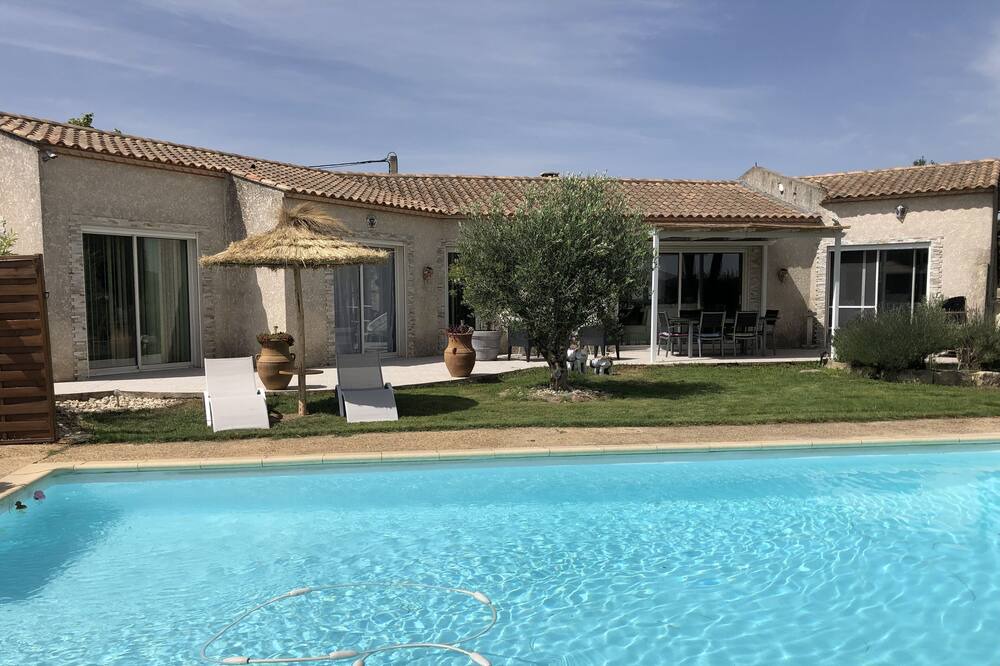 Photo of Outdoor in Jonquieres-Saint-Vincent