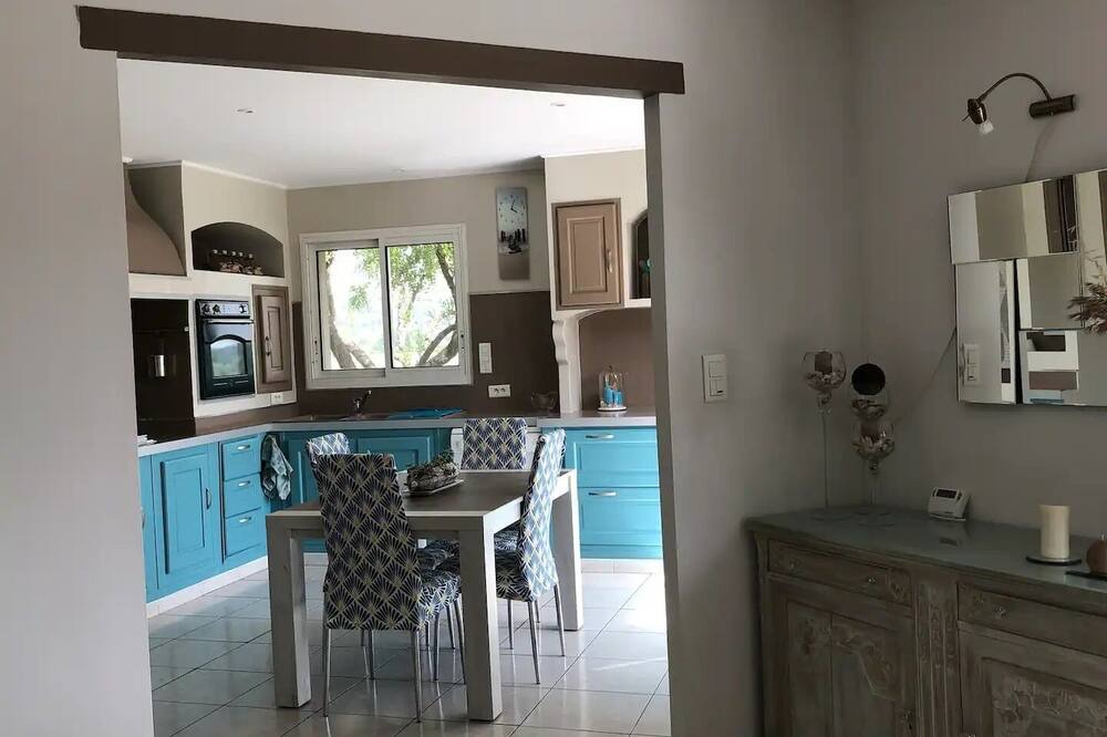 Photo of Kitchen in Jonquieres-Saint-Vincent