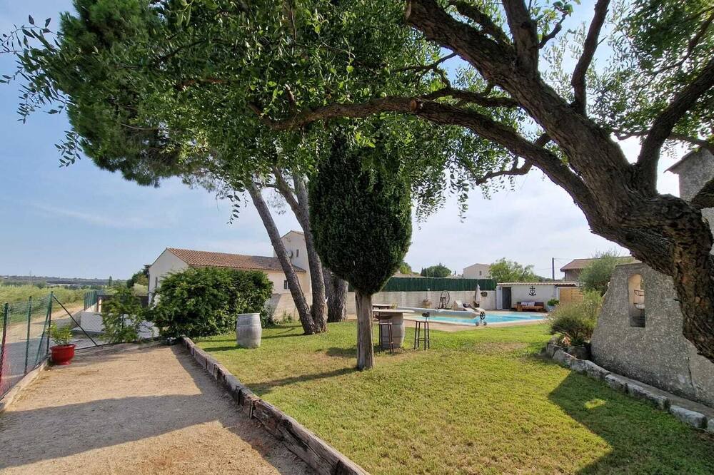 Photo of Outdoor in Jonquieres-Saint-Vincent