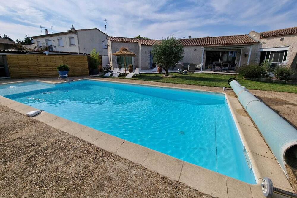 Photo of Outdoor in Jonquieres-Saint-Vincent