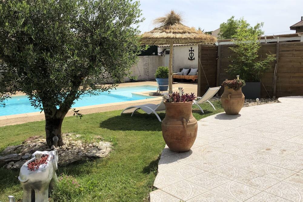 Photo of Outdoor in Jonquieres-Saint-Vincent