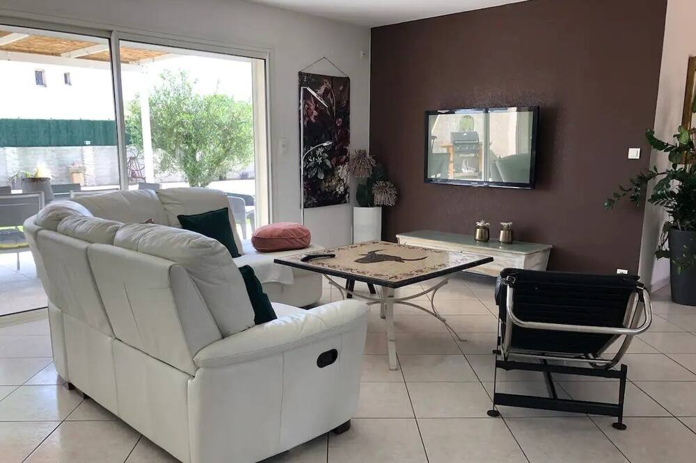 Photo of Livingroom in Jonquieres-Saint-Vincent