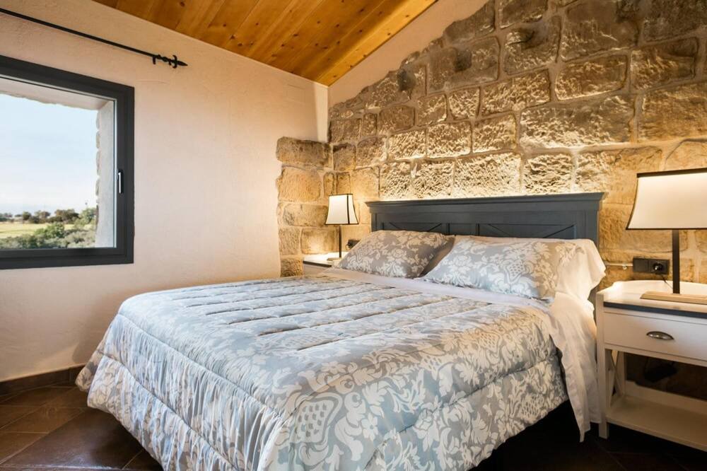 Photo of Bedroom in Tora