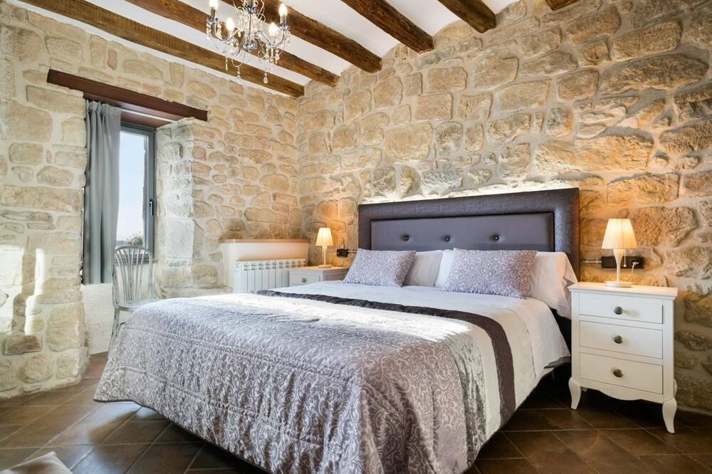 Photo of Bedroom in Tora