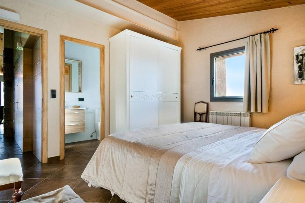 Photo of Bedroom in Tora