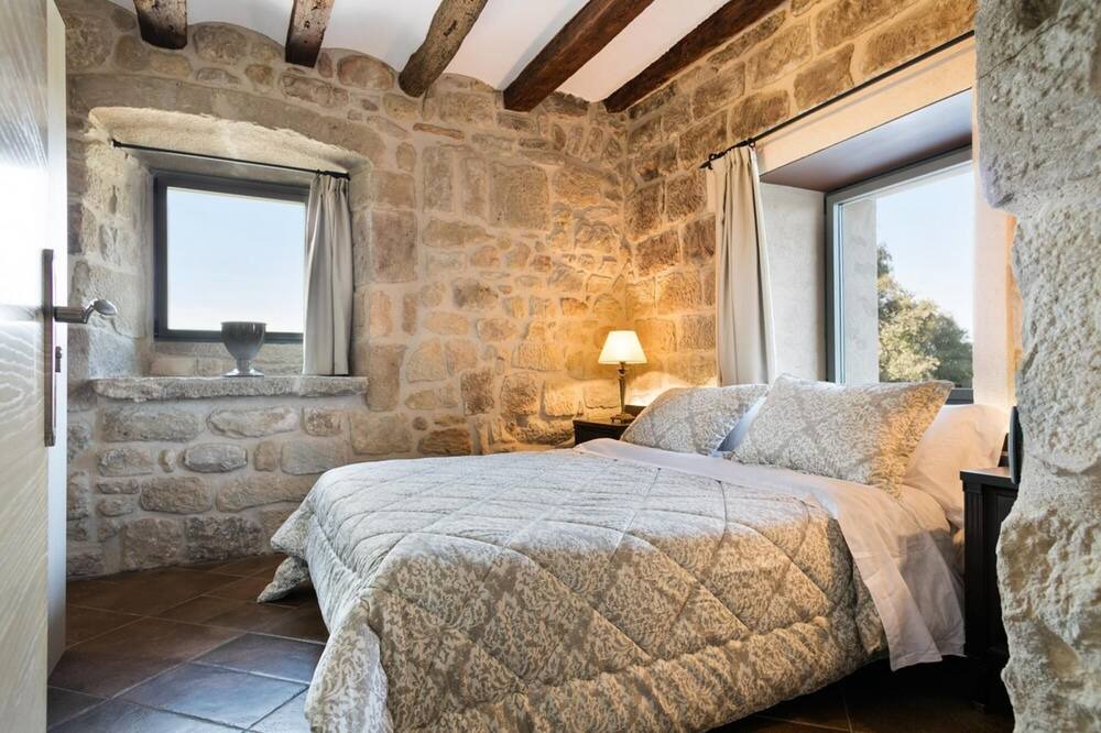 Photo of Bedroom in Tora