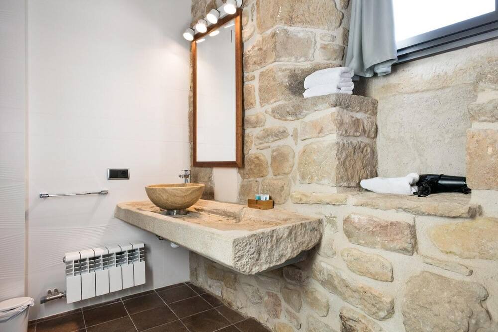 Photo of Bathroom in Tora